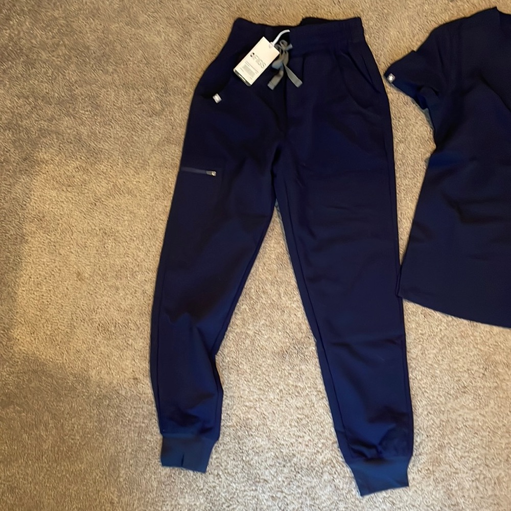 Figs jogger scrub set in navy blue